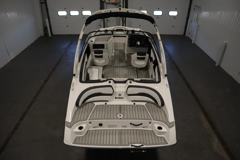 Slide: The Image of 2026 Yamaha Boats 195S interior view in a garage setting. - 9