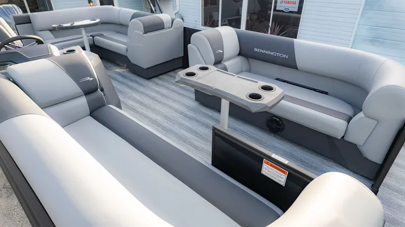 Slide: The Image of Bennington 22 S CRUISE JUMP SEAT 2026 - 13