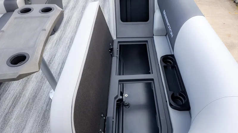 Slide: The Image of Bennington 22 S CRUISE JUMP SEAT 2026 - 15