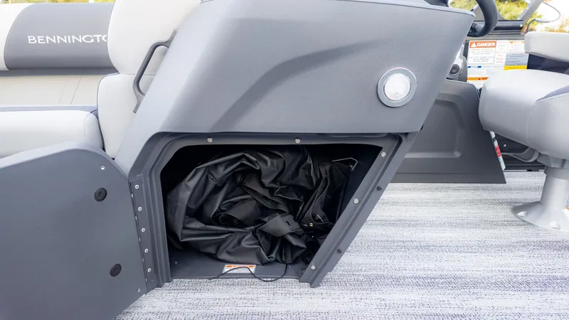 Slide: The Image of Bennington 22 S CRUISE JUMP SEAT 2026 - 18