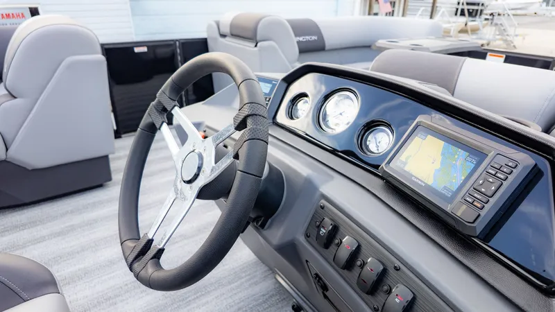 Slide: The Image of Bennington 22 S CRUISE JUMP SEAT 2026 - 21