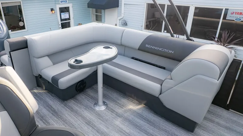 Slide: The Image of Bennington 22 S CRUISE JUMP SEAT 2026 - 9
