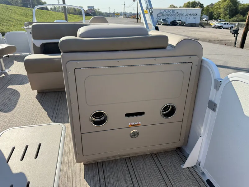 Slide: The Image of Premier 230 Sunsation Angler 2pt 2026 - 8