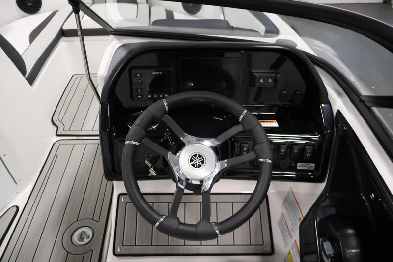 Slide: The Image of 2026 Yamaha Boats 195S steering wheel and dashboard interior view. - 18
