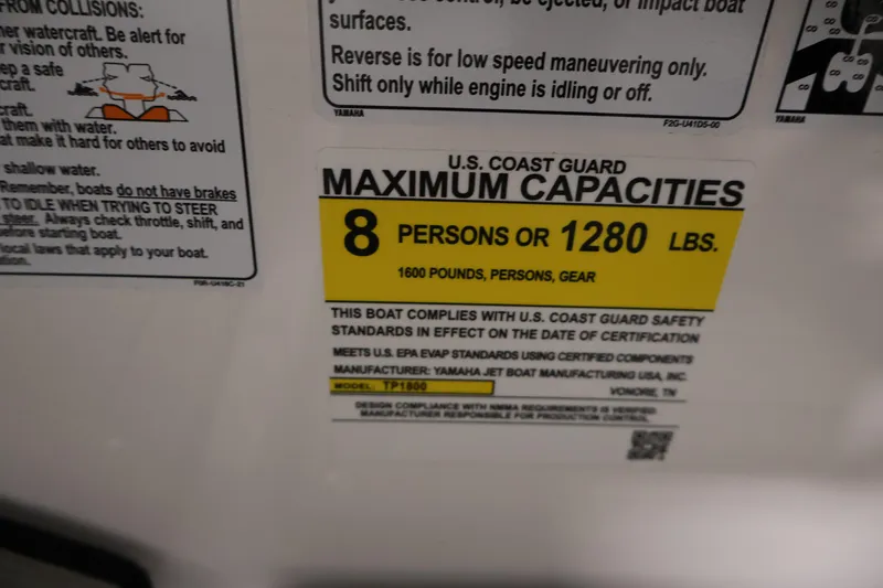 Slide: The Image of Yamaha Boats 195S 2026 capacity label: 8 persons or 1280 lbs maximum. - 25