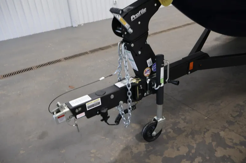 Slide: The Image of Trailer hitch of 2026 Yamaha Boats 195S, featuring secure chains and wheel jack. - 36