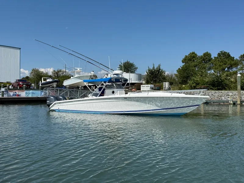 The Image of Marlago Fs 35 Center Console Cuddy 2001 - 0