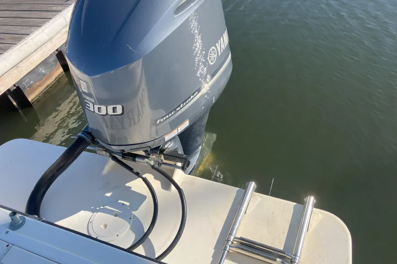 Slide: The Image of Yamaha 300 outboard motor on 2001 Parker 2520 Sport Cabin boat, docked by water. - 28