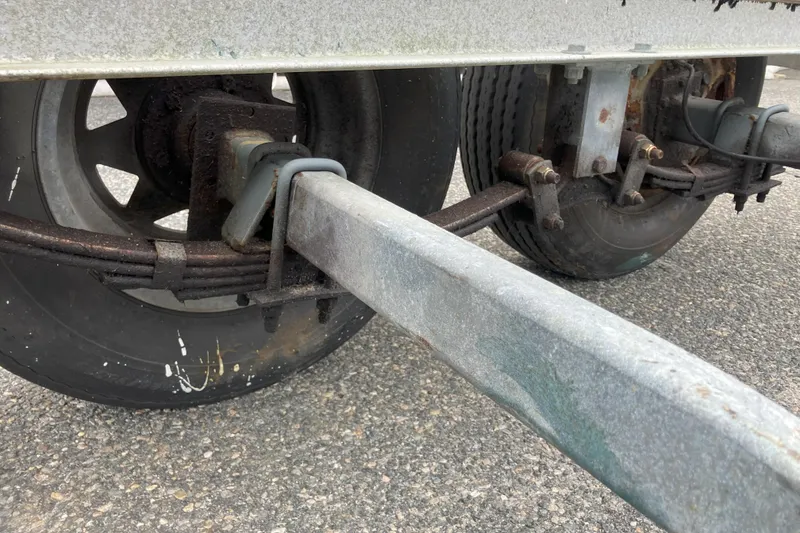 Slide: The Image of Trailer axle and wheels of a 2001 Parker 2520 Sport Cabin boat. - 40