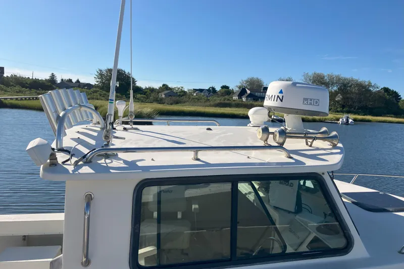 Slide: The Image of 2001 Parker 2520 Sport Cabin boat with radar, docked on a sunny day. - 6