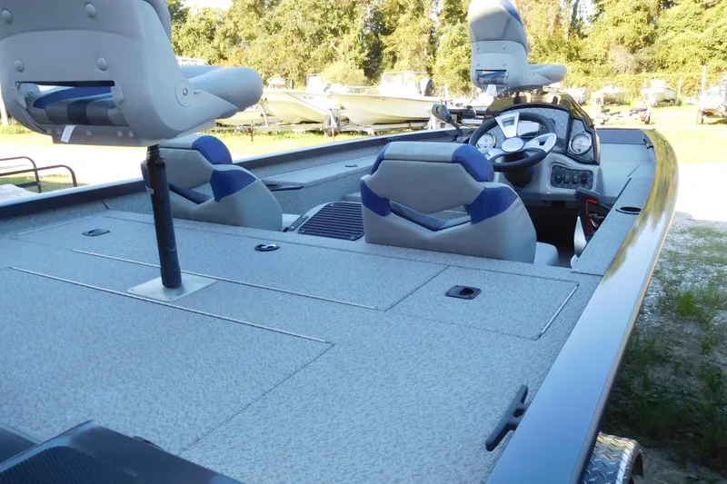 The Image of 2024 G3 Sportsman 17 PFX boat interior with seating and control panel. - 1