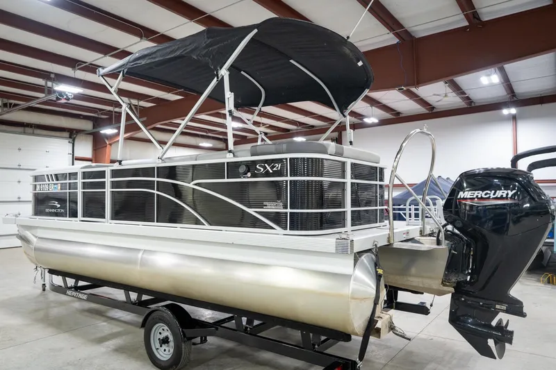 Slide: The Image of 2021 Bennington 21 SLX pontoon boat with Mercury 115 engine in indoor showroom. - 10