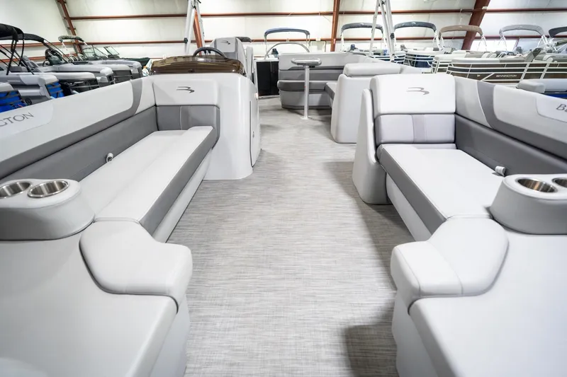 Slide: The Image of 2021 Bennington 21 SLX pontoon boat interior with seating and steering console. - 16