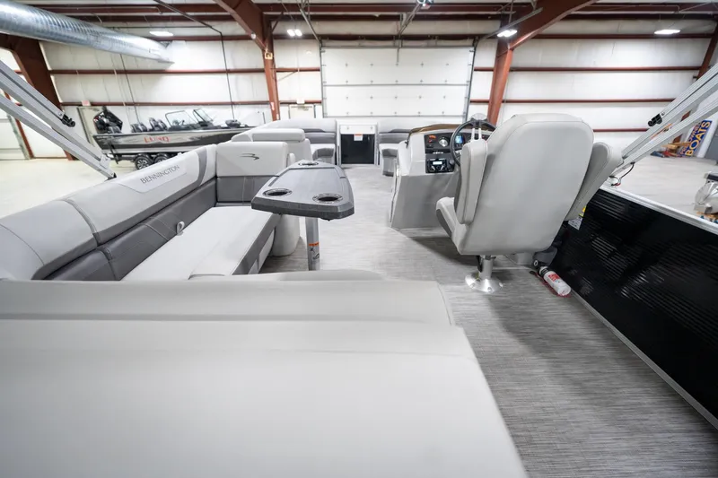 Slide: The Image of Interior of 2021 Bennington 21 SLX pontoon boat with seating and table in showroom. - 19