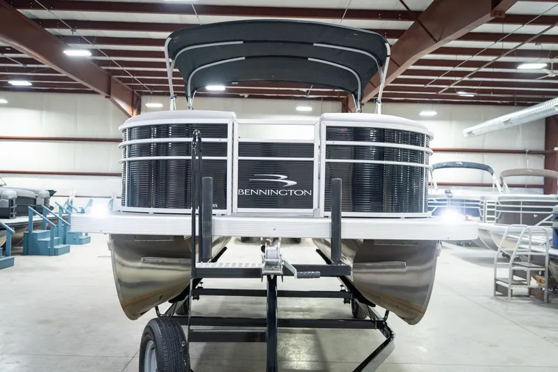 Slide: The Image of 2021 Bennington 21 SLX pontoon boat on trailer in indoor showroom. - 5
