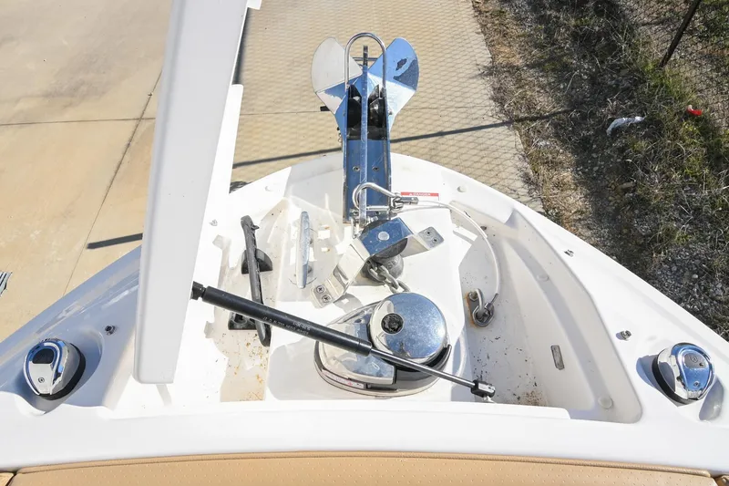 Slide: The Image of Bow of 2020 Sea Ray SLX 250 with anchor and winch system. - 36