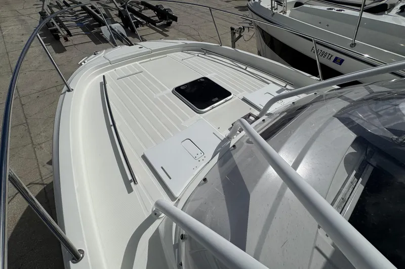 Slide: The Image of 2021 Jeanneau Leader 9.0 WA boat deck with hatch and railings. - 13
