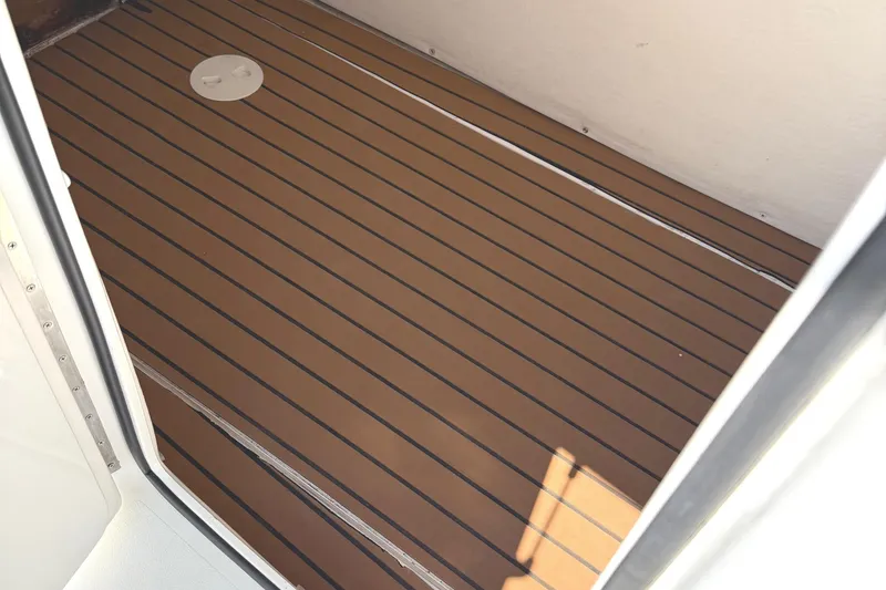 Slide: The Image of Teak deck flooring on 2007 SeaHunter 40 boat, featuring sleek design and durable materials. - 13