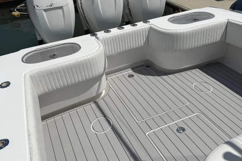 Slide: The Image of 2007 SeaHunter 40 boat deck with seating and storage compartments. - 21