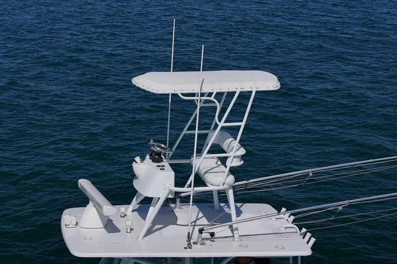 Slide: The Image of Tower of 2007 SeaHunter 40 boat against ocean backdrop. - 8