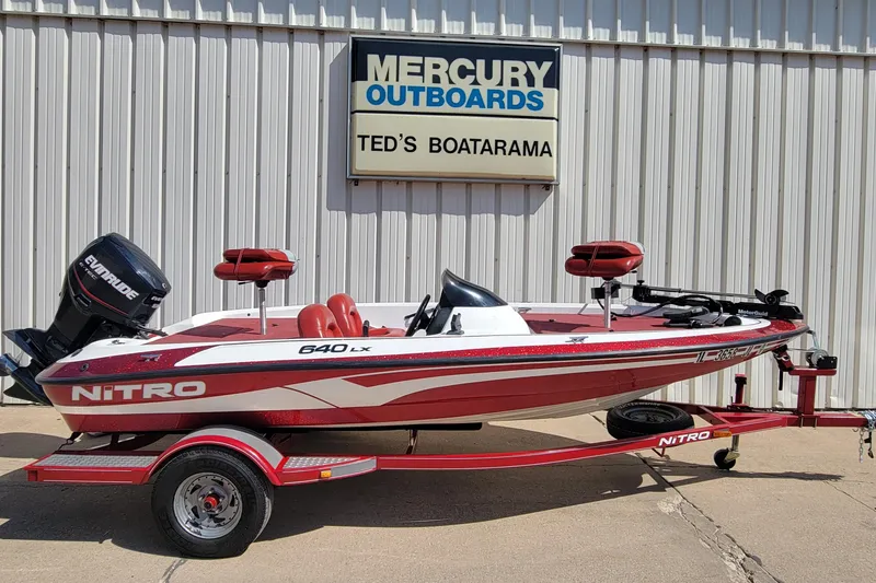 The Image of 2000 Nitro 640LX boat with Evinrude motor at Ted's Boatarama dealership. - 1