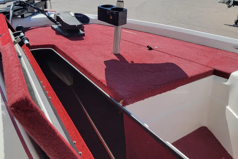 Slide: The Image of 2000 Nitro 640LX boat interior with red carpet and storage compartment. - 21