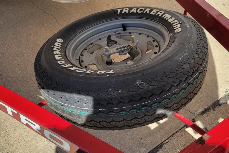 Slide: The Image of Spare tire on a 2000 Nitro 640LX trailer, featuring Tracker Marine branding. - 23