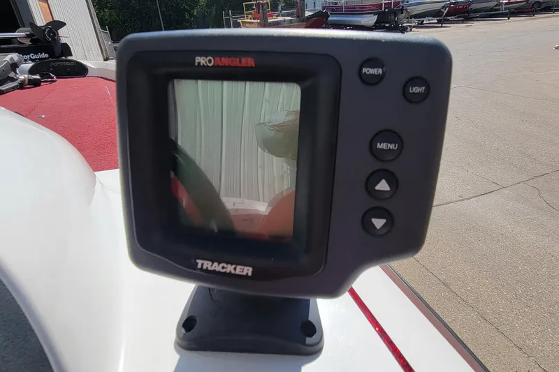 Slide: The Image of Fishfinder display on a 2000 Nitro 640LX boat, featuring Pro Angler Tracker. - 32
