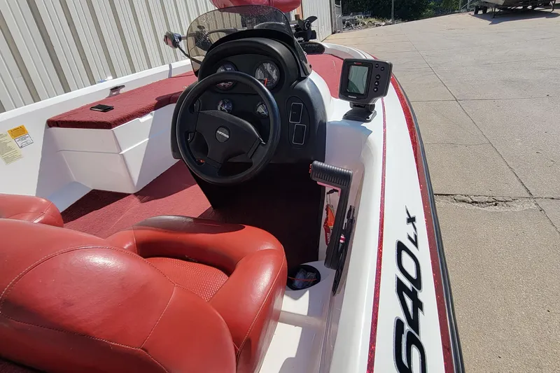 Slide: The Image of 2000 Nitro 640LX boat interior with red seats and steering console. - 33