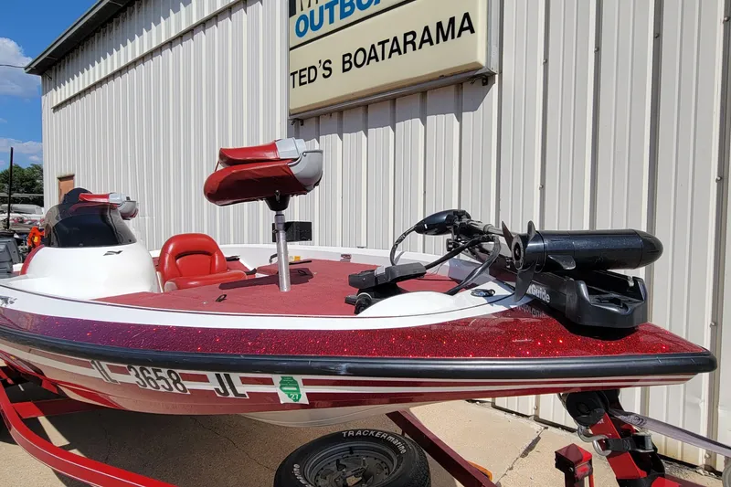 Slide: The Image of 2000 Nitro 640LX boat with red accents at Ted's Boatarama dealership. - 36