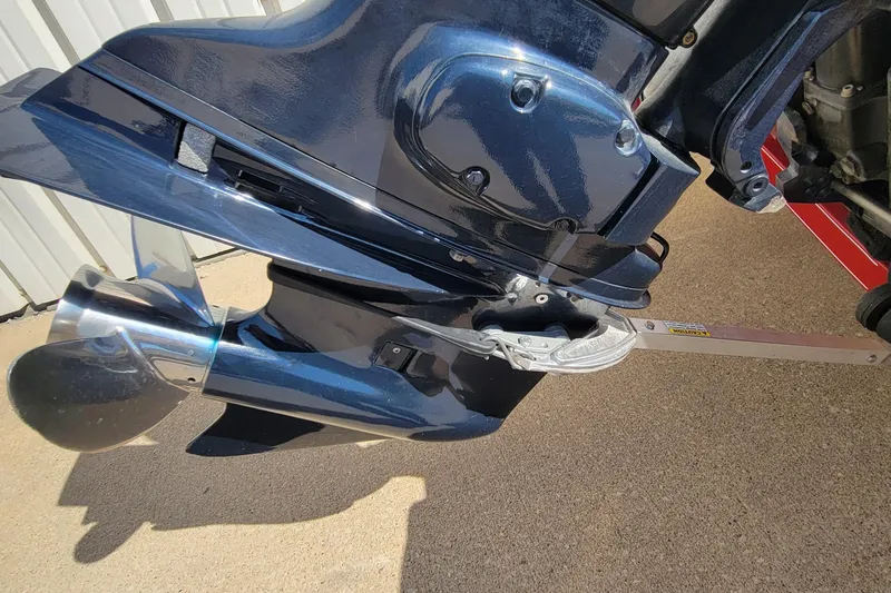 Slide: The Image of Outboard motor of a 2000 Nitro 640LX boat, showcasing propeller and lower unit. - 40