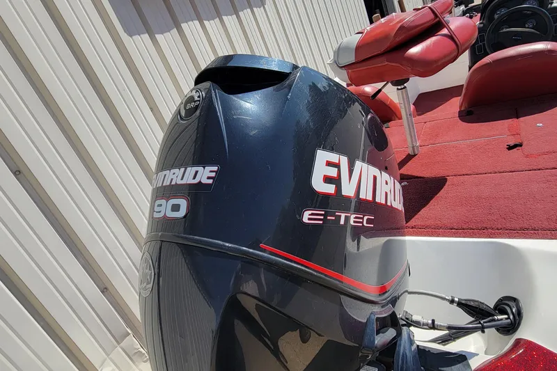 Slide: The Image of Evinrude E-TEC 90 outboard motor on 2000 Nitro 640LX boat, red interior. - 5