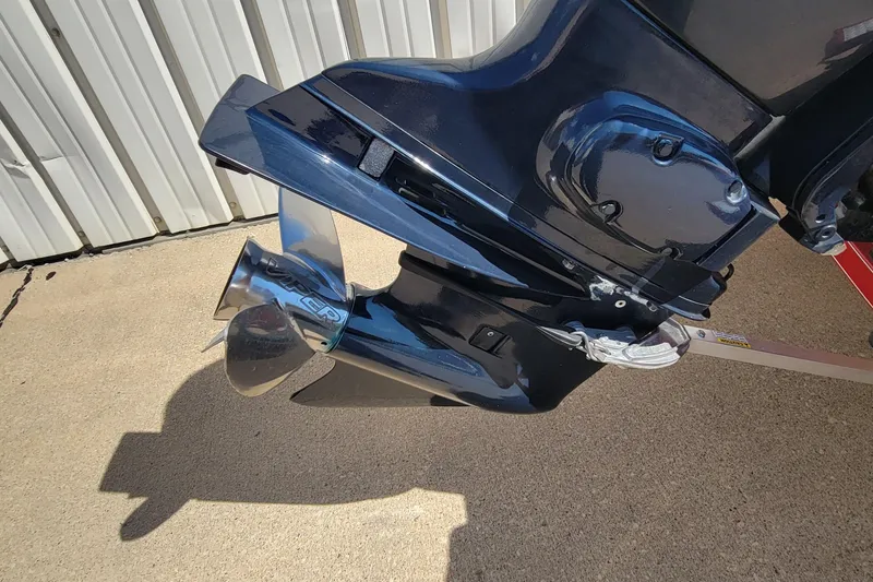 Slide: The Image of Outboard motor of a 2000 Nitro 640LX boat, featuring a shiny propeller. - 8