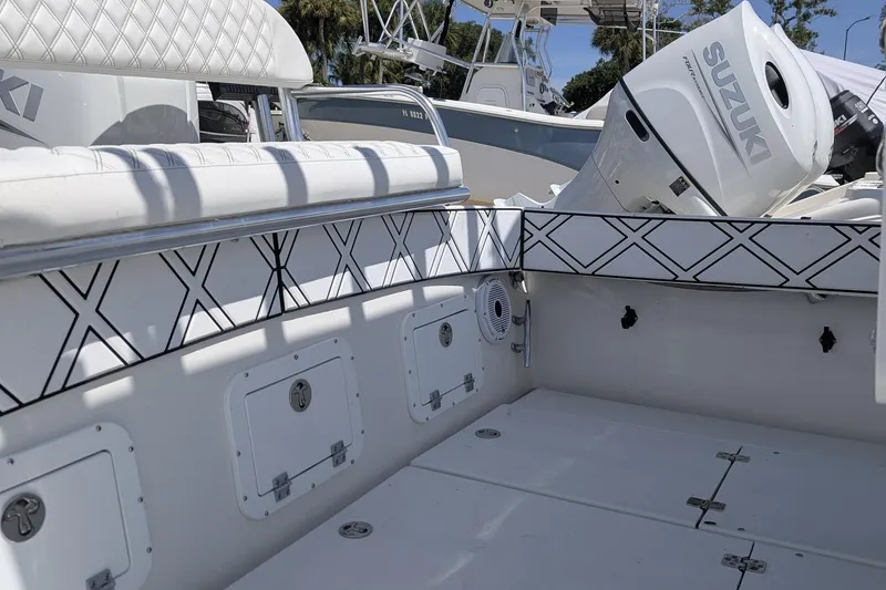 Slide: The Image of Suzuki marine engine displays on a 1985 Contender 25 Sport boat. - 10