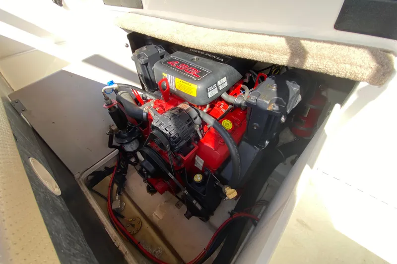 Slide: The Image of Engine compartment of 2006 Chaparral 190 SSi boat with Volvo Penta 4.3GL engine. - 14