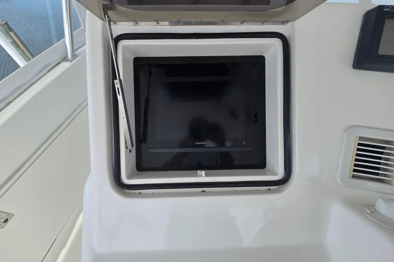 Slide: The Image of Garmin display on 2004 Ocean Yachts 50 Super Sport boat dashboard. - 31