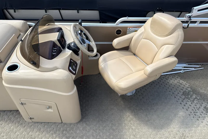 Slide: The Image of Captain's chair and helm of 2015 South Bay 522CR pontoon boat. - 9