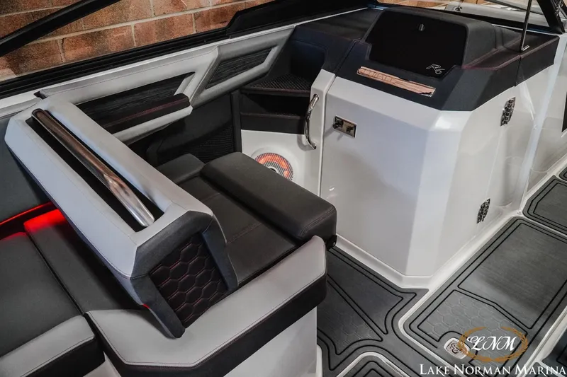 Slide: The Image of Cobalt R6 Surf 2024 - 13