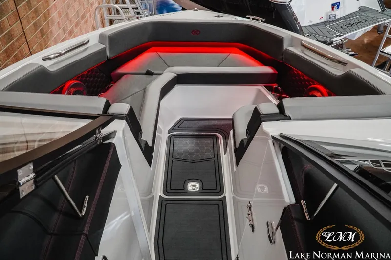 Slide: The Image of Cobalt R6 Surf 2024 - 15