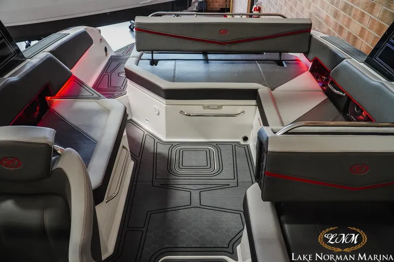 Slide: The Image of Cobalt R6 Surf 2024 - 18