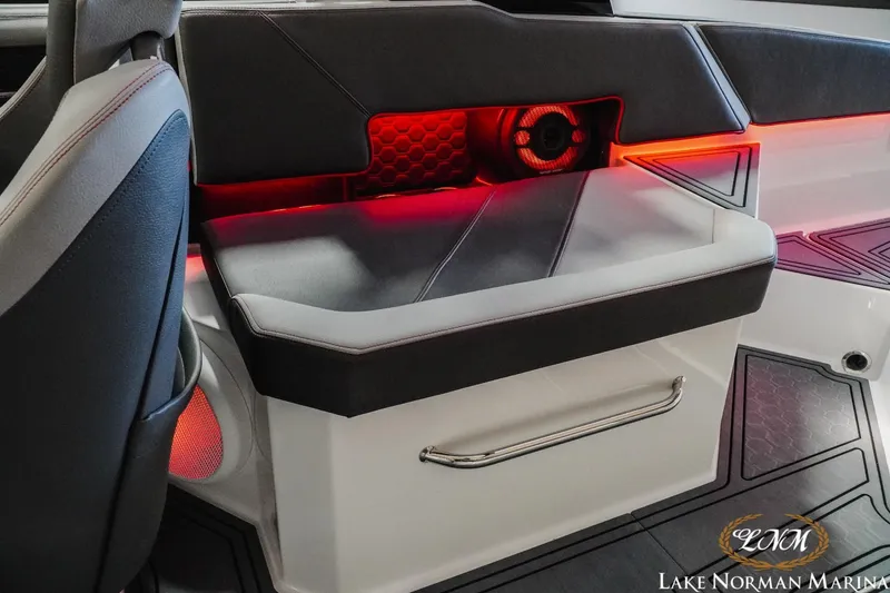 Slide: The Image of Cobalt R6 Surf 2024 - 19