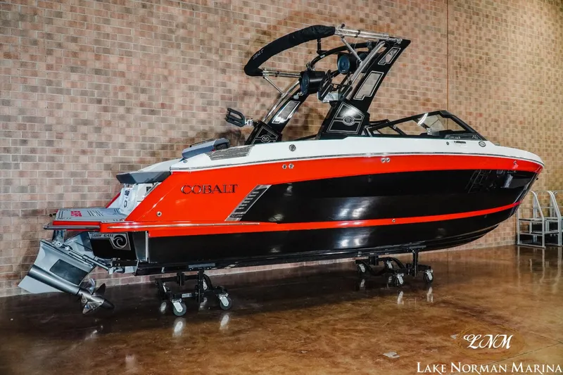 Slide: The Image of Cobalt R6 Surf 2024 - 2