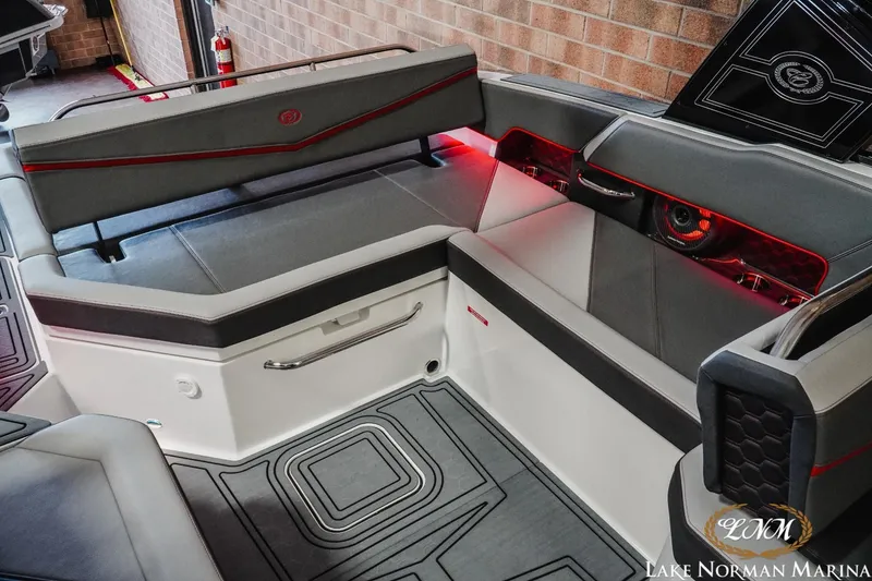 Slide: The Image of Cobalt R6 Surf 2024 - 20