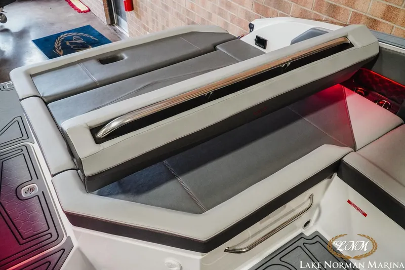 Slide: The Image of Cobalt R6 Surf 2024 - 21