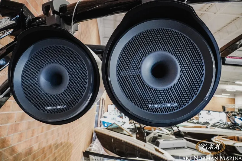 Slide: The Image of Cobalt R6 Surf 2024 - 22