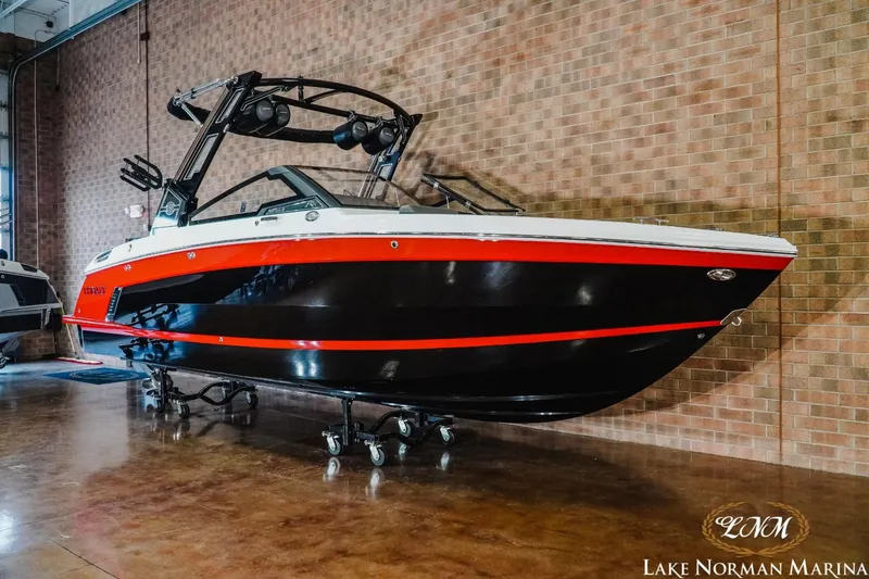 Slide: The Image of Cobalt R6 Surf 2024 - 3