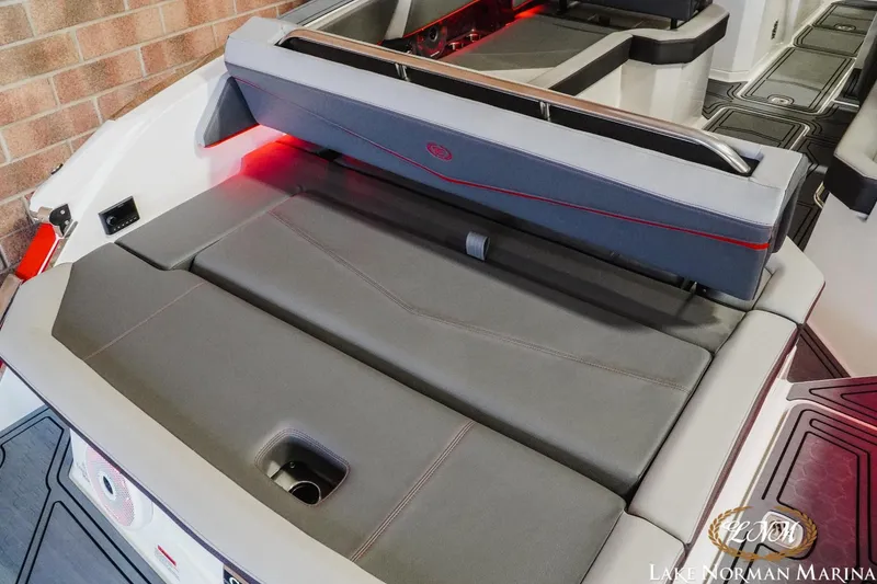 Slide: The Image of Cobalt R6 Surf 2024 - 9