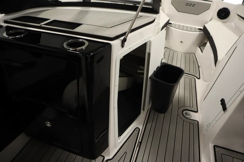 Slide: The Image of 2026 Yamaha Boats 222SD interior with sleek design and modern features. - 31