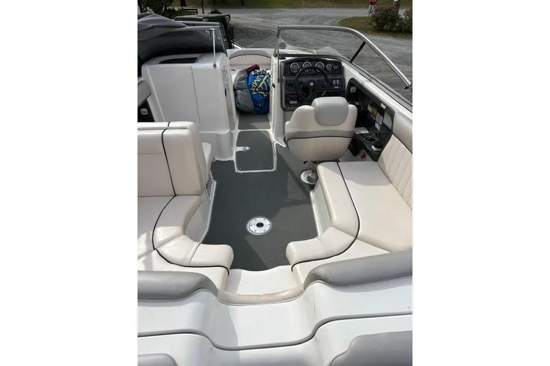 Slide: The Image of 2009 Yamaha Boats SX230 HO interior with white seating and dashboard view. - 6