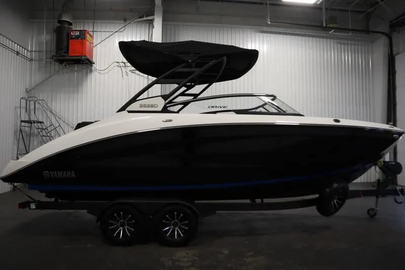 Slide: The Image of 2026 Yamaha Boats 252SD in showroom, sleek design with black and white finish. - 3